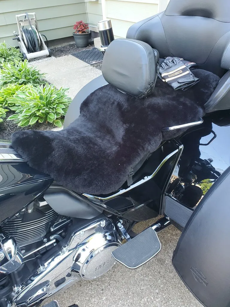 Full Pelt with Straps Sheepskin Buttpad™