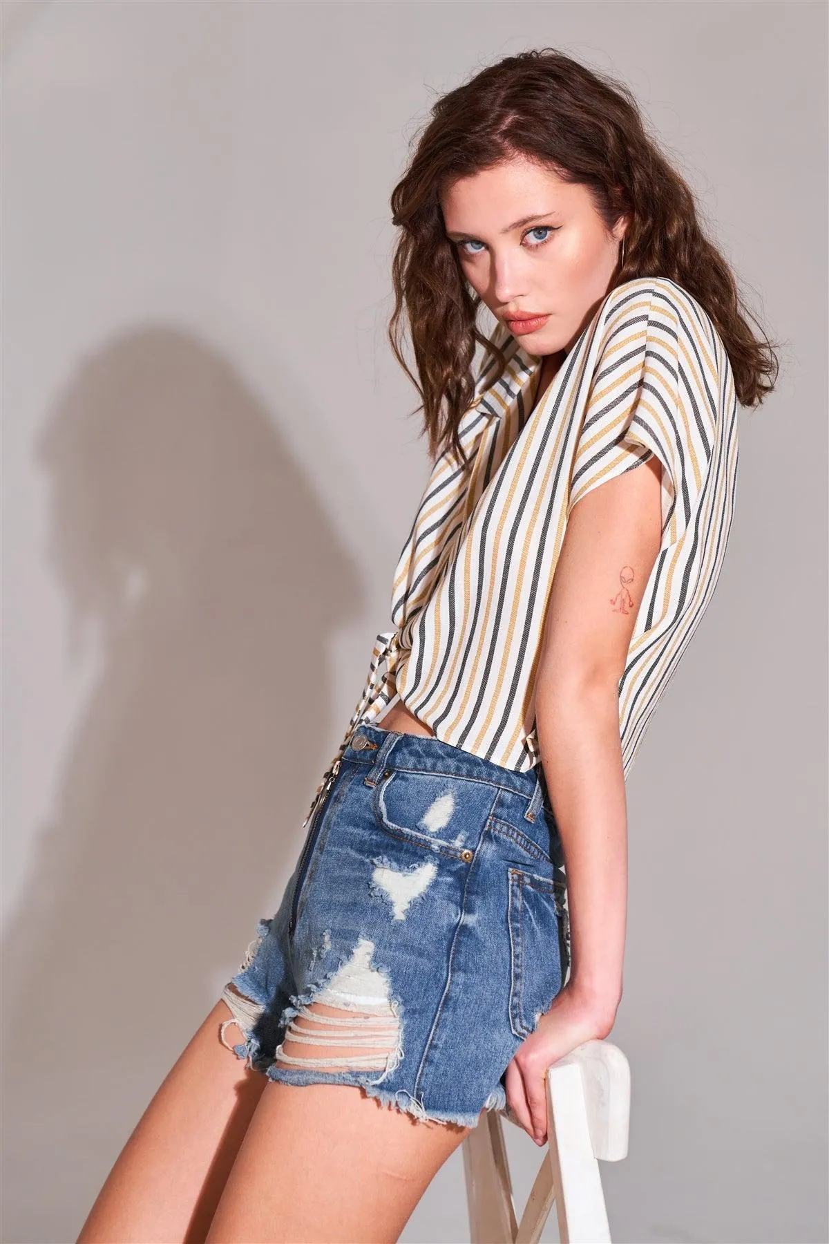 Ripped High-Waist Zip-Up Raw Hem Distressed Denim Shorts